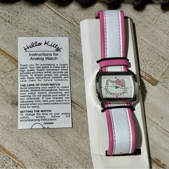 New in Box❤️Pink and White Hello Kitty Watch - Picture 2 of 3